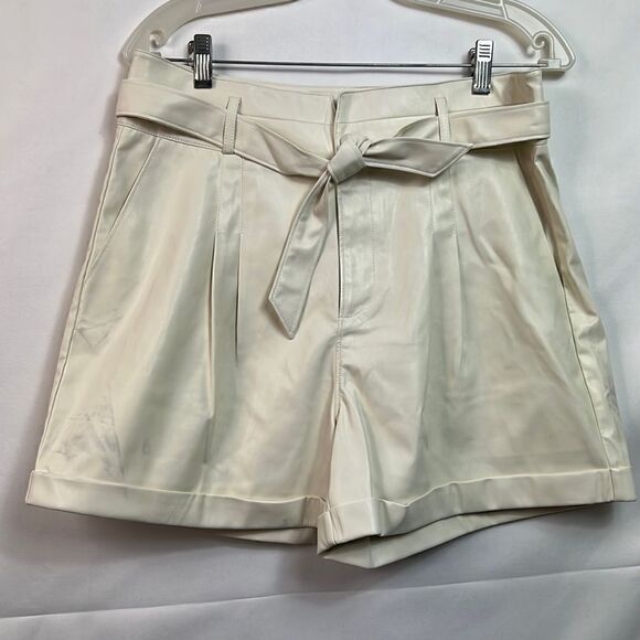 Paige’s Blanka Ecru pleather shorts size 10 NWT flawed - Picture 2 of 15